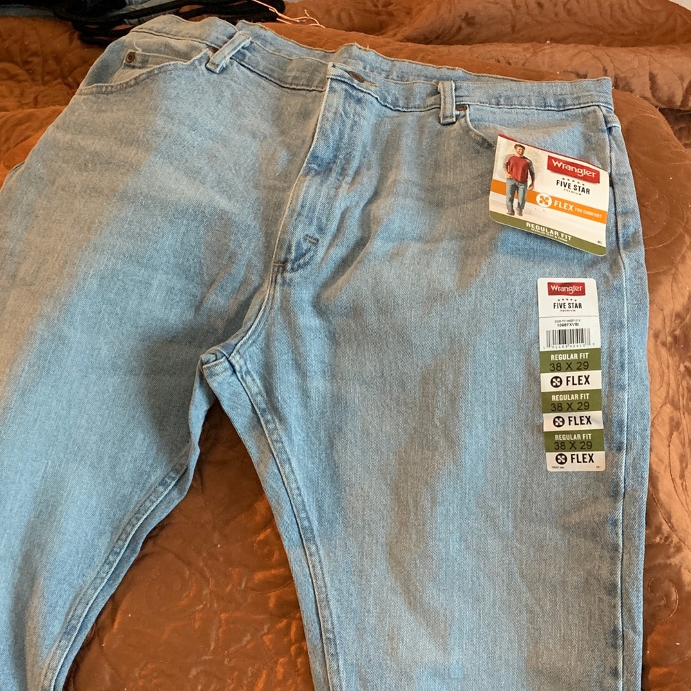 Wrangler Men's Relaxed Fit Blue Jeans
